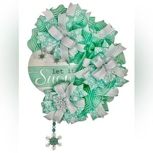 Festive Snowflake Wreath with Bows